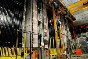 Der unterirdische Opera-Neutrino-Detektor besteht aus 1500 Bleiziegeln mit Filmemulsion. Abb.: Opera
