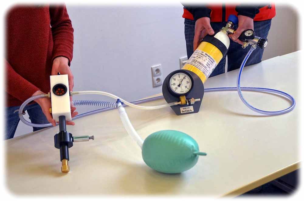 Prototyp des druckgesteuerten Notfall-Beatmungsgerätes. Foto: Dr. Robert Szlosarek, TU Freiberg