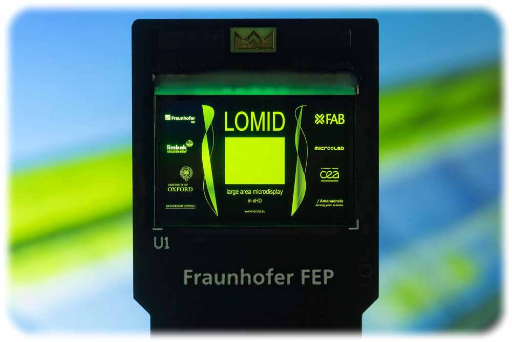 Dresdner Fraunhofer-Ingenieure haben gemeinsam mit weiteren Partnern im Projekt LOMID (Large cost-effective OLED microdisplays and their applications) eine neue Generation von OLED-Mikrobildschirmen für VR-und AR-Brillen entwickelt. Abb.: Frauunhofer FEP