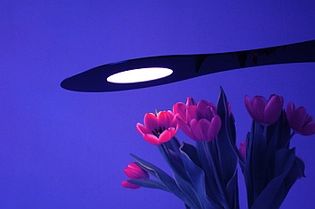 Designer-Lampe aus transparenten OLEDs auf Novaled-Basis. Abb.: Treluce