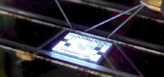 Organische Mikrobildschirme werden im COMEDD u. a. auf 8-Zoll-Siliziumwafern erzeugt. Foto: COMEDD