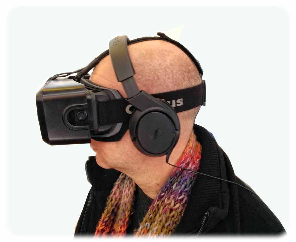 Auch eine "Oculus Rift"-Brille für virtuelle Realitäten kann der Besucher im GSC ausprobiern. Zu sehen ist ein 360-Grad-Panoramavideo - in dem man die Büffel besser nicht füttert. Foto (freigestellt): Ronny Siegel