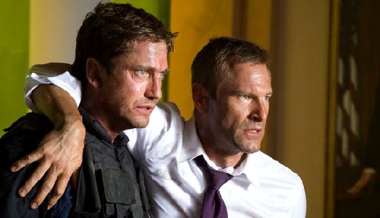 Agent Banning (Gerard Butler, links) rettet den Präsidenten (Aaron Eckhart) und die Welt. Foto: Universum Film
