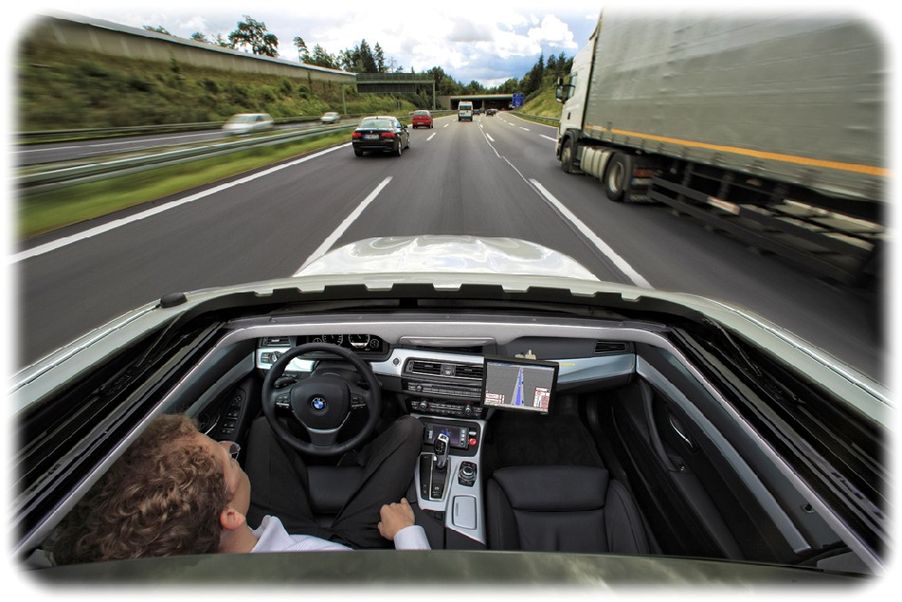 Weil viele Autohersteller ihre Fahrzeuge mit immer mehr Kameras spicken - hier BMW-Testfahrer Dr. Nico Kämpchen beim Forschungsprojekt "Hochautomatisiertes Fahren" auf der Autobahn - steigt die Nachfrage für hochintegrierte Bild-Sensoren. Foto: BMW