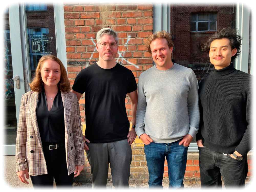 Prodlane-Chefin Carolin Maier und Technologiechef Mathias Jakob, recht daneben Tetje Dietrich und Tam Dau vom TGFS. Foto: TGFS