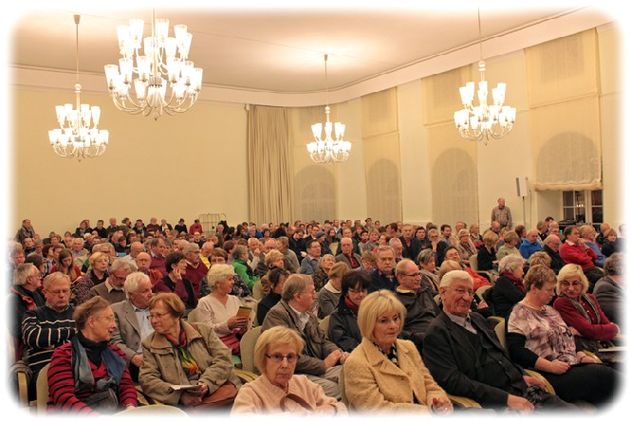 Resonanz war Patzelt gewiss: Der Festsaal im Stadtmuseum Dresden war überfüllt, die Besucher standen bis vor die Türe. Foto: hw