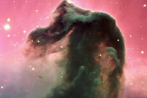 Im Pferdekopfnebel im Sternbild Orion haben Astronomen eine gewaltige kosmische Ölraffinerie entdeckt - leider mit rund 1300 Lichtjahren Entfernung zu weit weg für den nächsten Öltanker. Foto: ESO