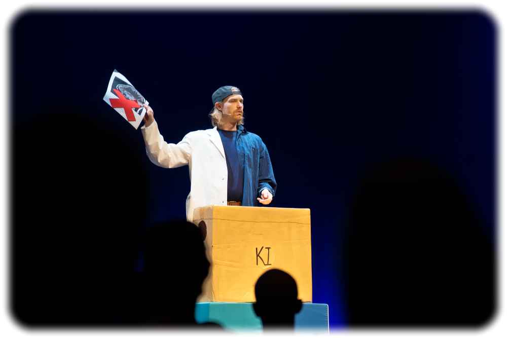 Mit seinem Beitrag über "KI in der Medizin" belegte Marco Gustav den zweiten Platz beim Famelab Dresden 2025. Foto: Jonas Günther via DMG