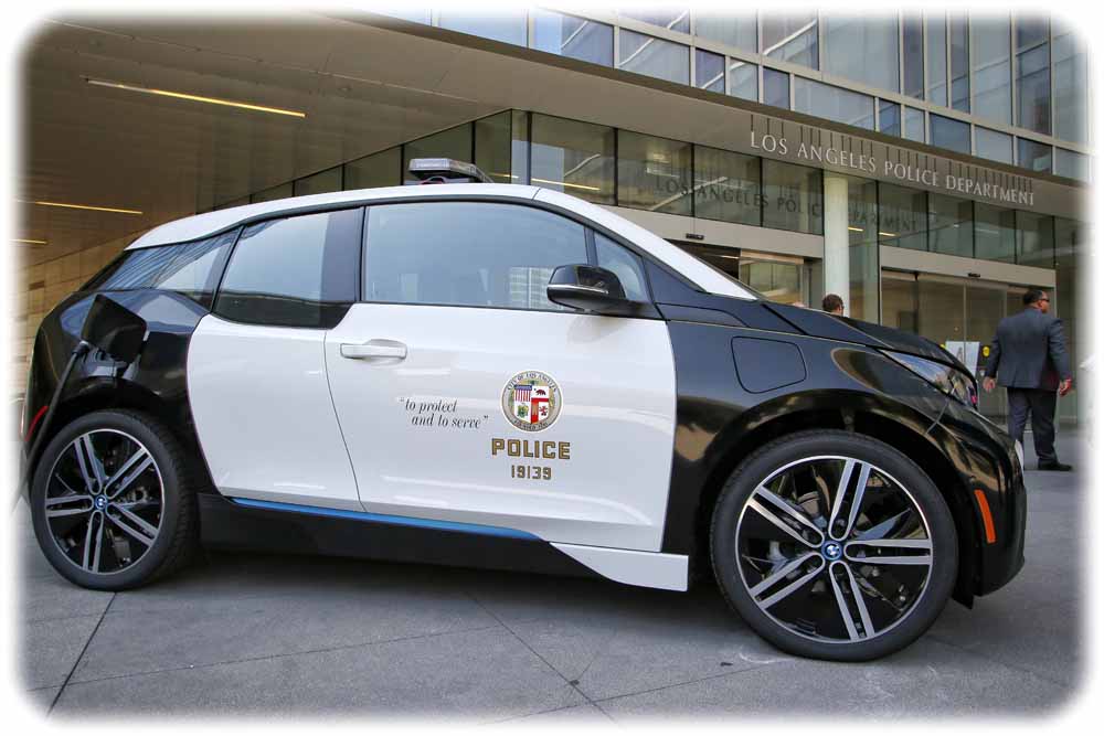 Zu schützen und zu dienen: Der i3 von BMW im Polizeieinsatz in L.A. Foto: BMW, Danny Moloshok