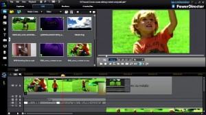 Der Hauptschirm im Power Director 11": In den Medienraum oben links importiert man Clips und Fotos, die man dann mit der Maus unten auf die Zeitachse zum Bearbeiten zieht. Rechts oben sieht man die Ergebnisse im Vorschau-Fenster. Abb.: Cyberlink