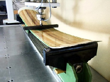 Im IHD werden Boards mit 3D-Textilfasern verstärkt. Foto: IHD
