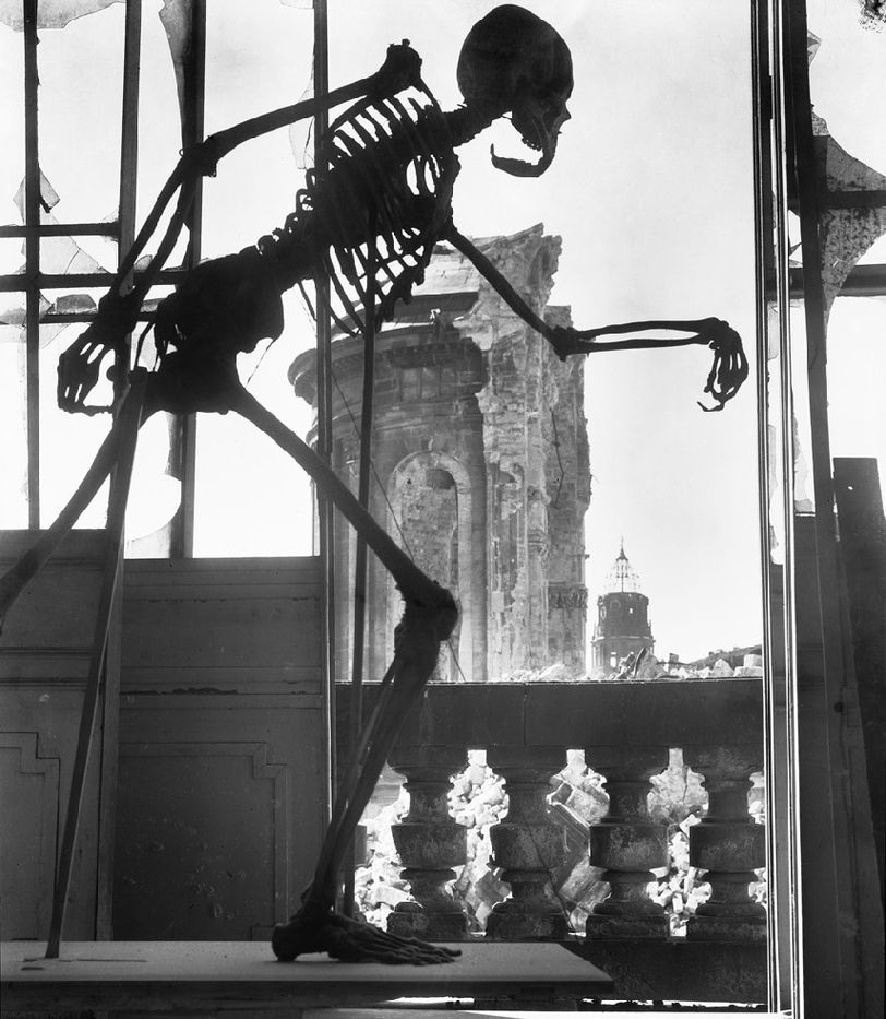 Richard Peter sen.: Tod über Dresden (Kunstakademie, Anatomiesaal), 1945, Foto: SLUB Dresden / Deutsche Fotothek 