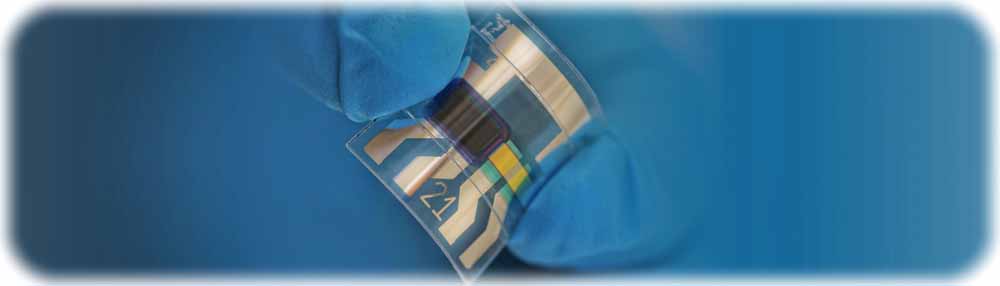 Die flexible Sensorfolie basiert laut TU Dresden auf kostengünstigen organischen Halbleitern. Sie erlaube es, die chemische Zusammensetzung einer Probe berührungslos und in Echtzeit zu bestimmen. Foto: Nature-Communations