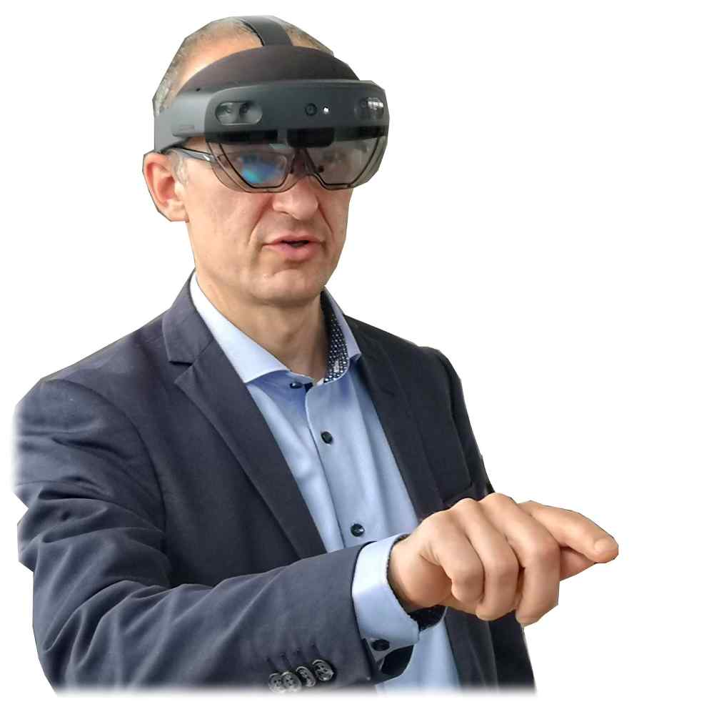 Robert Franke ist der Amtsleiter für Wirtschaftsförderung in Dresden und probiert hier gerade im Bosch-Werk eine AR-Datenbrille aus. Foto (freigestellt): Heiko Weckbrodt