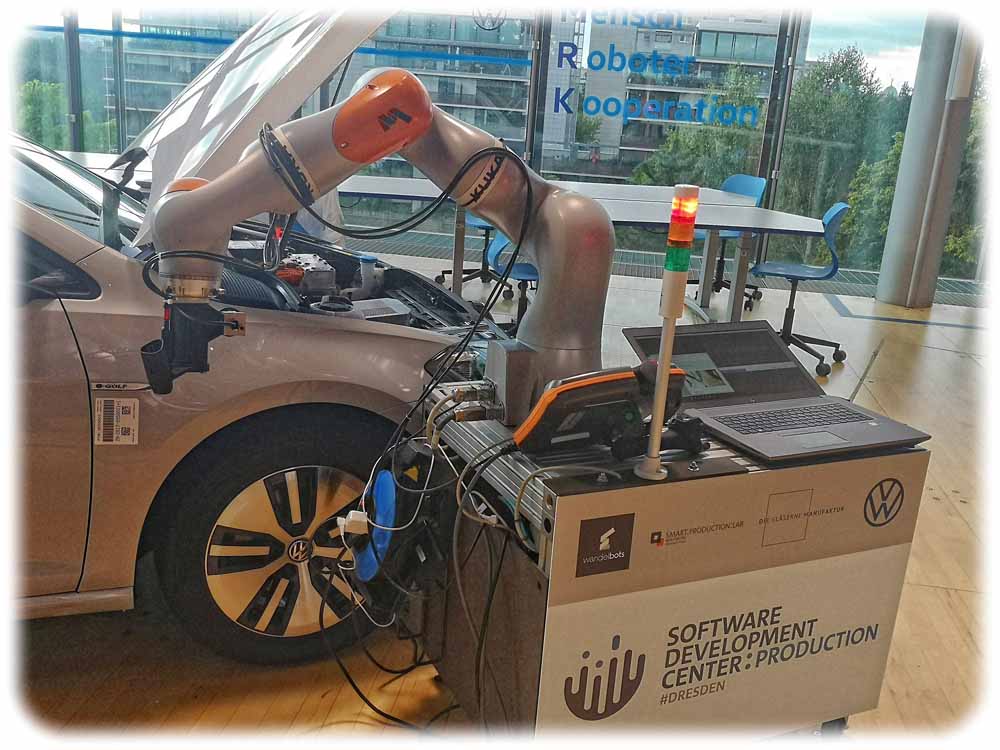 VW setzt auch in seiner Manufaktur in Dresden immer mehr Roboter ein. Foto: Heiko Weckbrodt