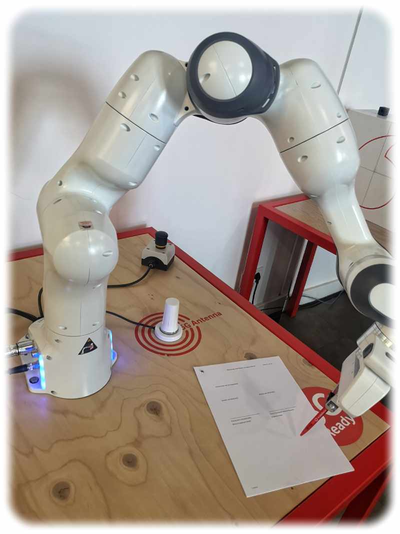 Auch mit 5G+ und 6G-Mobilfunk vernetzte Roboter werden im Vodafone-Entwicklungszentrum Dresden eine wichtige Rolle spielen. Foto: Heiko Weckbrodt