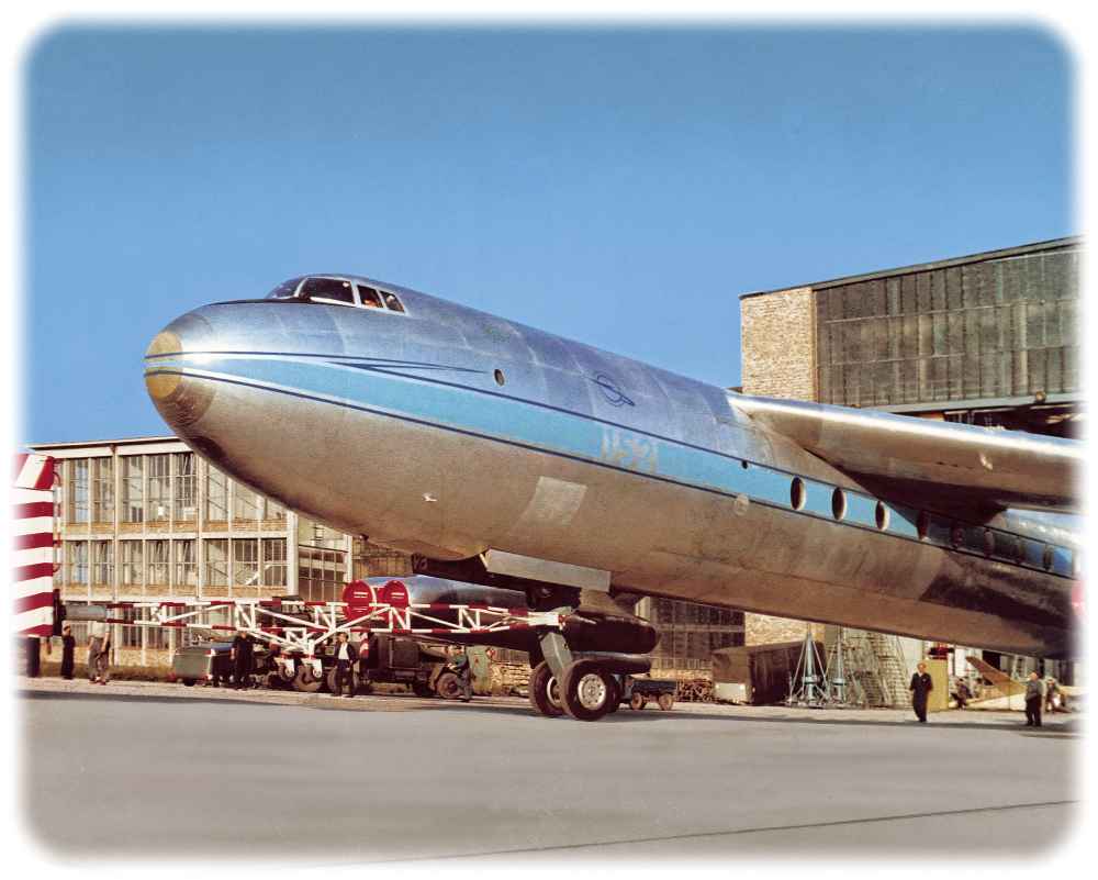 Als das Baade-Team dem SED-Chef die erste "152" im April 1958 zeigten, war das Strahlflugzeug noch längst nicht flugfähig. Foto: EFW-Archiv 