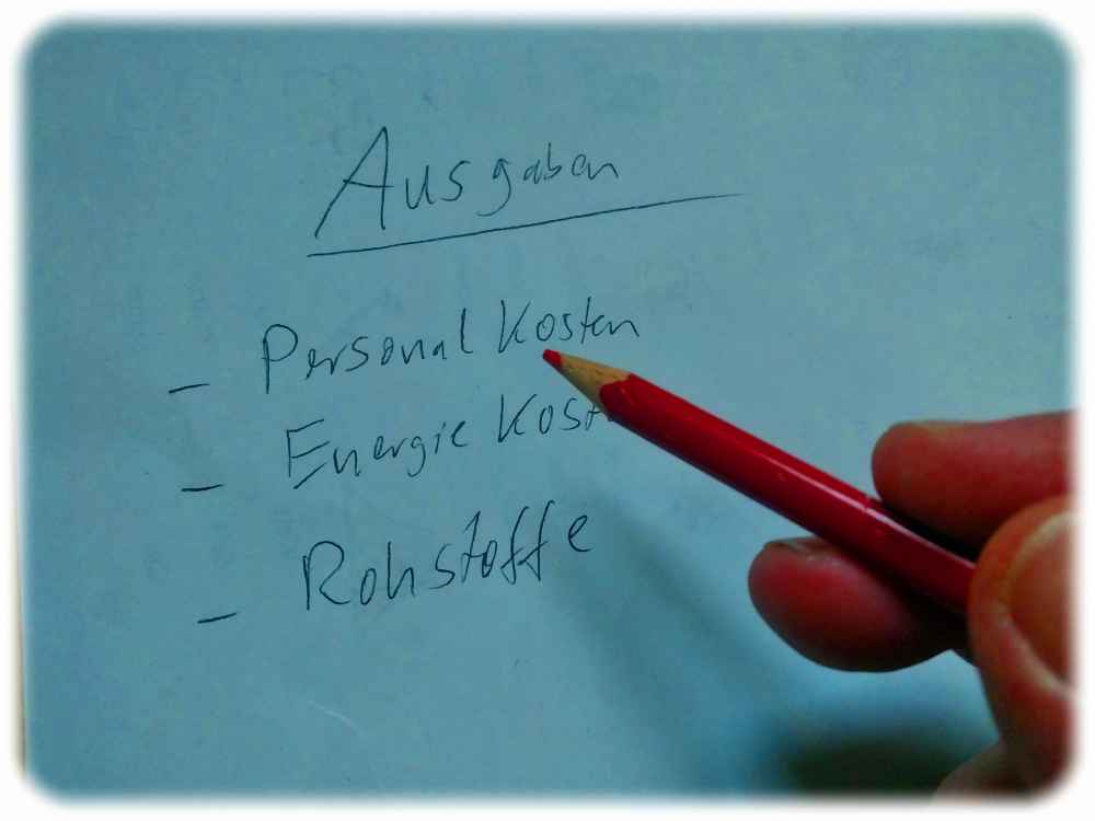 Viele Unternehmen setzten jetzt den Rotstift auch beim Personal an. Foto: Heiko Weckbrodt