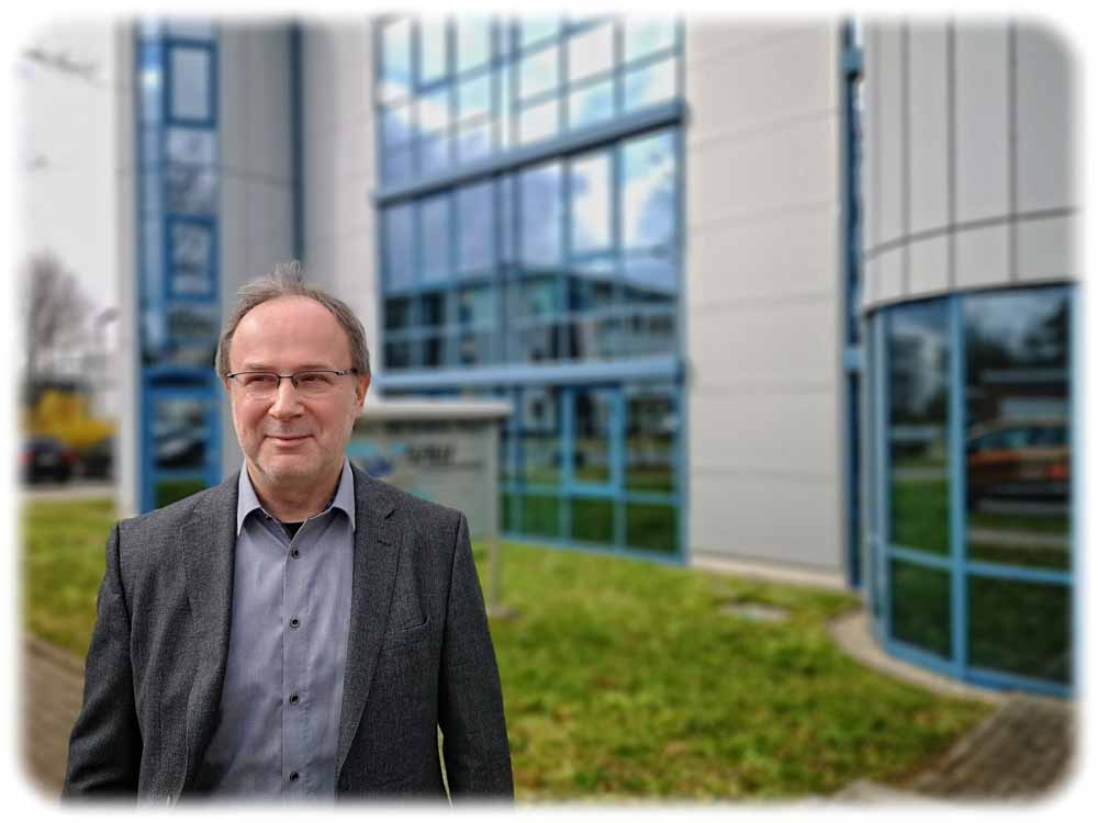 Der Physiker Steffen Zietzschmann leitet SAW Components Dresden. Foto: Heiko Weckbrodt