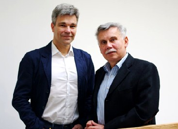 Dr. Hagen Schmidt (l.) und Dr. Siegfried Menzel leiten das neue "SAWLab Saxony". Foto: IFW Dresden