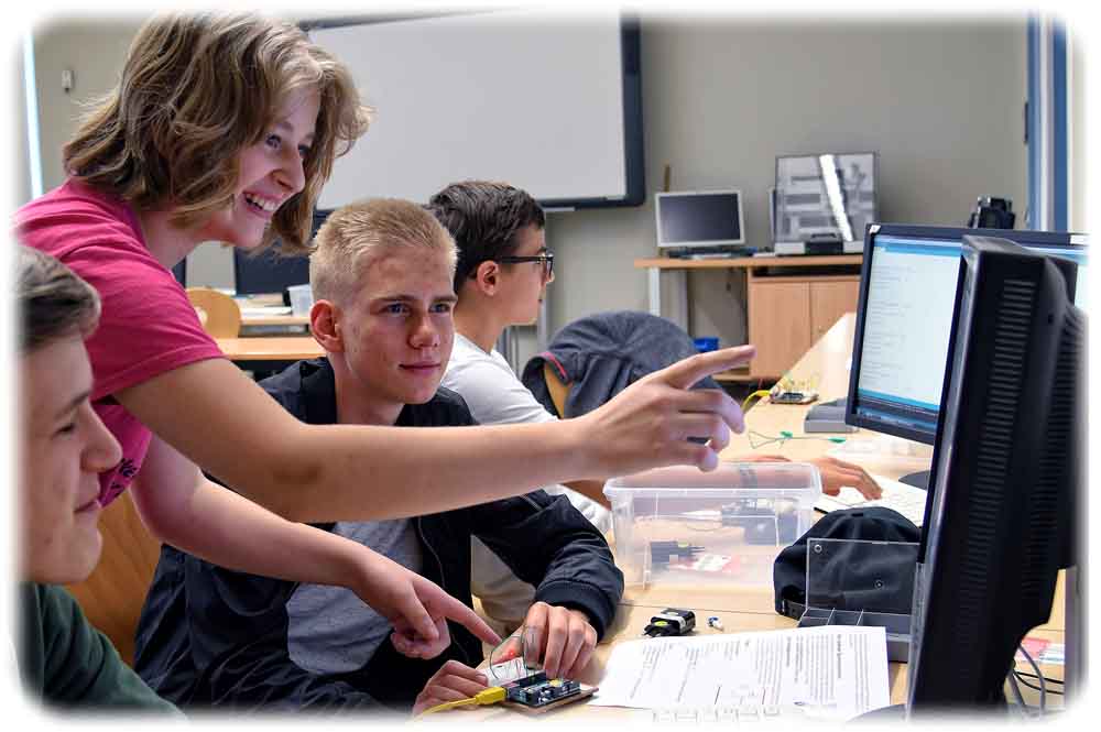 Im Schülerrechenzentrum können Kinder und Jugendliche Programmieren, Elektronik-Löten, Robotik und andere Technologien lernen. Foto: Silvia Kapplusch