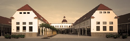 Die Erlwein-Schlachthäuser auf der Ostra-Halbinsel in Dresden waren der Schauplatz für Vonneguts "Schlachthaus Nr. 5". Heute sind sie Teil der Messe. Foto: Messe Dresden (bearbeitet: hw)