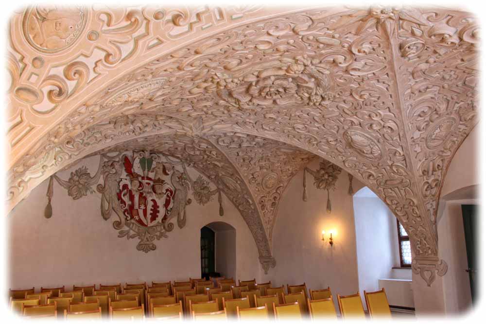 Der herrliche Wappensaal wird für Konzerte genutzt. . Foto: Peter Weckbrodt