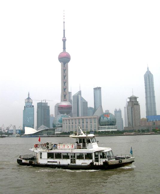 Die Boom-Stadt Shanghai mit ihren Sonderwirtschaftszonen bestimmt heute den Wirtschaftsrhythmus des Exportweltmeisters China mit. Abb.: CIA