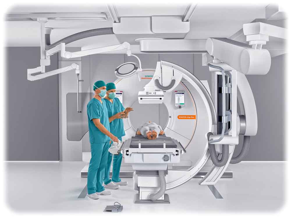 Das "Nexaris"-System kombiniert Angiographien und CT-Aufnahmen Durch die Fusion zweier bildgebender Verfahren sollen zum Beispiel Gefäßchirurgen Operationen präziser planen können. Foto: www.siemens.com/presse