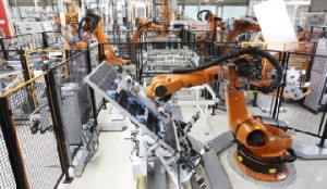 Die deutschen Solarhersteller antworten auch mit Automatisierung auf die Billigkonkurrenz aus Fernost. Abb. (3): Solarwatt