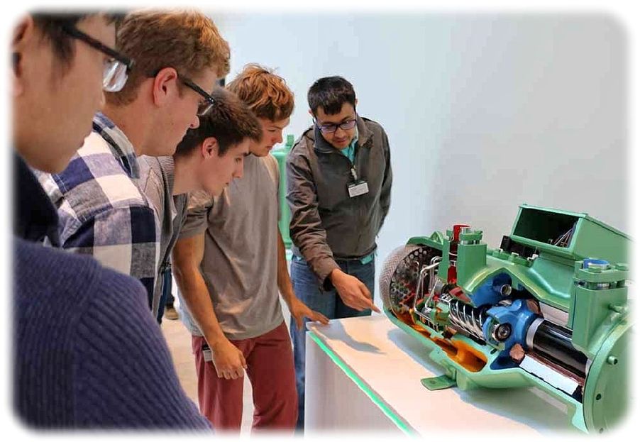 Deutsche und US-Studenten experimentierten gemeinsam an der TU Dresden. Foto: Bitzer