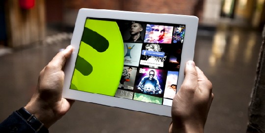 Etwa 15 % hören sich ihre Musikströme per Tablettrechner an. Foto: Spotify