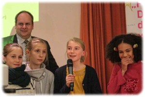 Hatten viel Spaß bei der Projektpräsentation im haus an der Kreuzkirche: Die jungen Futuristinnen vom Romain-Rolland-Gymnasium. Foto: heiko Weckbrodt