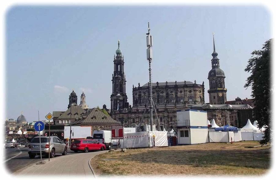Für das Stadtfest hat Vodafonde eine mobile Basisstation (Bildmitte) im Zentrum von Dresden aufgebaut. Foto: EQOS