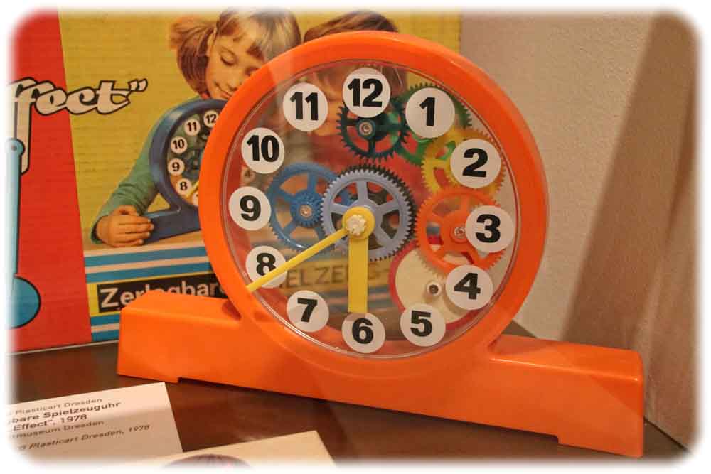 Bis heute hat die zerlegbare transparente Spielzeug-Uhr "Effect" aus dem Jahr 1978, die der VEB Plasticart Dresden hergestellt hat, einen ganz eigenen designerischen Charme Foto: Heiko Weckbrodt