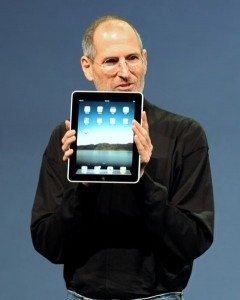 Jobs bei der Präsentation des iPads 2010. Abb.: Matt Buchanan/Wikipedia