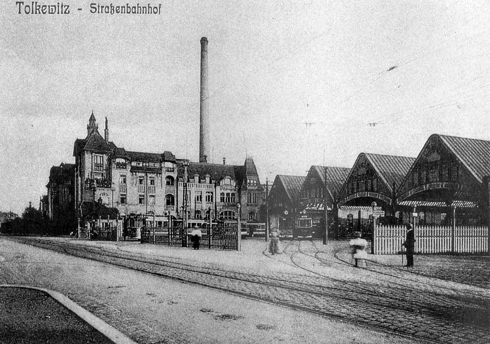 So sah einst der Straßembahnhof Tolkewitz mit dem Kraftwerk im Hintergrund aus. Foto: DVB-Archiv