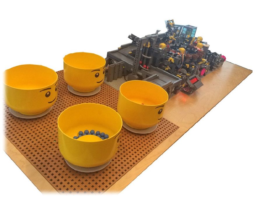 Mit dieser software-vernetzten Lego-Fabrik demonstriert das Dresdner Internet-Unternehmen "T-Systems MMS" gern die integrierten Produktions-, Bestell- und Vertriebsprozesse in der Industrie 4.0. Foto (bearbeitet, freigestellt): Heiko Weckbrodt