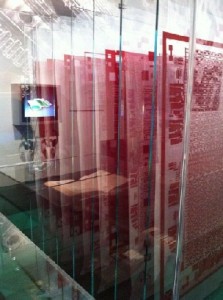 In der neuen Mikroelektronik-Ausstellung: Dresdner Layout-Masken aus den 1970er Jahren, aus denen noch manuell mit Pinzetten die Stellen herauszwickten, an denen - vielfach verkleinert - später die Chipstrukturen belichtet wurden. Abb. (alle): hw