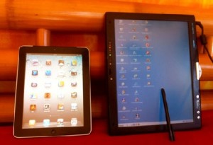 Tablats einst und heute: Acers Travelmate C300 (rechts) und daneben ein iPad. Foto: hw