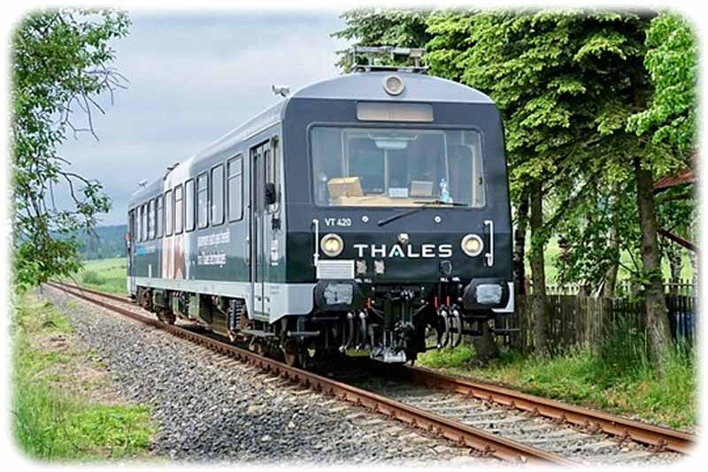 Der Versuchs-Zug von Thales im Erzgebrige sieht zwar etwas altmodisch aus, wird aber mit moderner Technik aufgerüstet. Foto: Arndt Hecker für SRCC / Thales