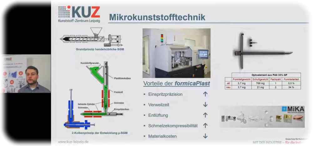 Tino Jacob vom Kunststoffzentrum Leipzig zeigt im "SIG Science Talk" die Mikrospritzgießmaschine. Bildschirmfoto aus: "SIG Science Talk" 