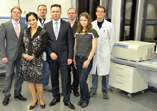 as Team der Dresdner Biotechnologie-Firma UroTiss um die Geschäftsführer und Firmengründer Gouya Ram-Liebig und Sören Liebig.