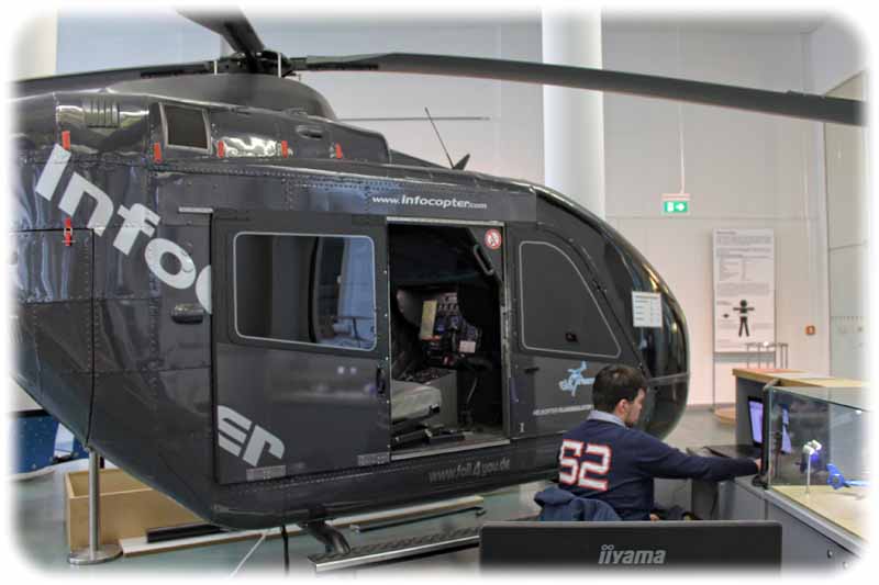Im Hubschrauber können die Väter sich als Piloten erproben. Foto: Peter Weckbrodt