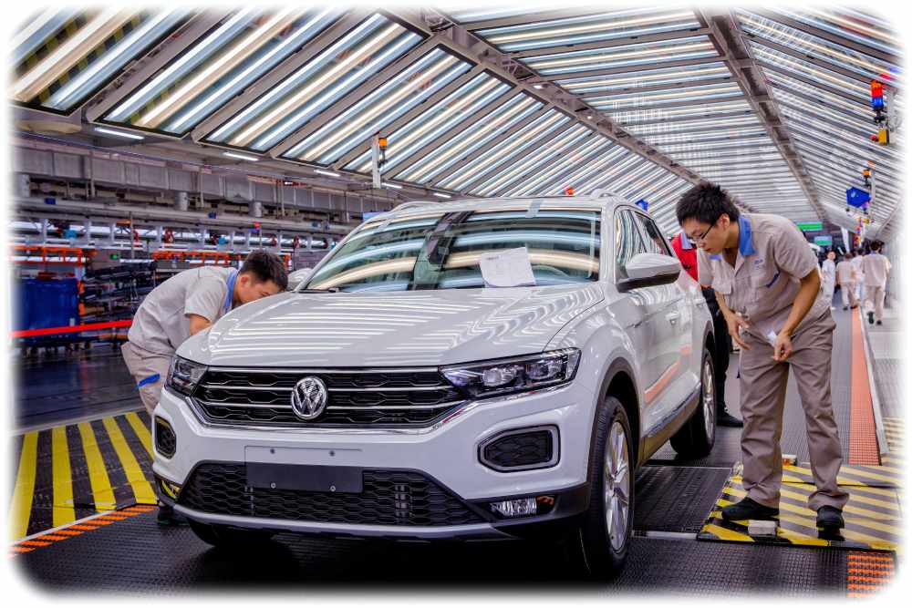 VW-Fabrik im chinesischen Foshan. Seit fast vier Dekaden investiert die deutsche Autoindustrie bereits im Reich der Mitte und hat vom dortigen Engagement auch stark profitiert - wenngleich die Umsätze in jüngster Zeit schwächeln. Foto: Volkswagen AG, Pressefoto