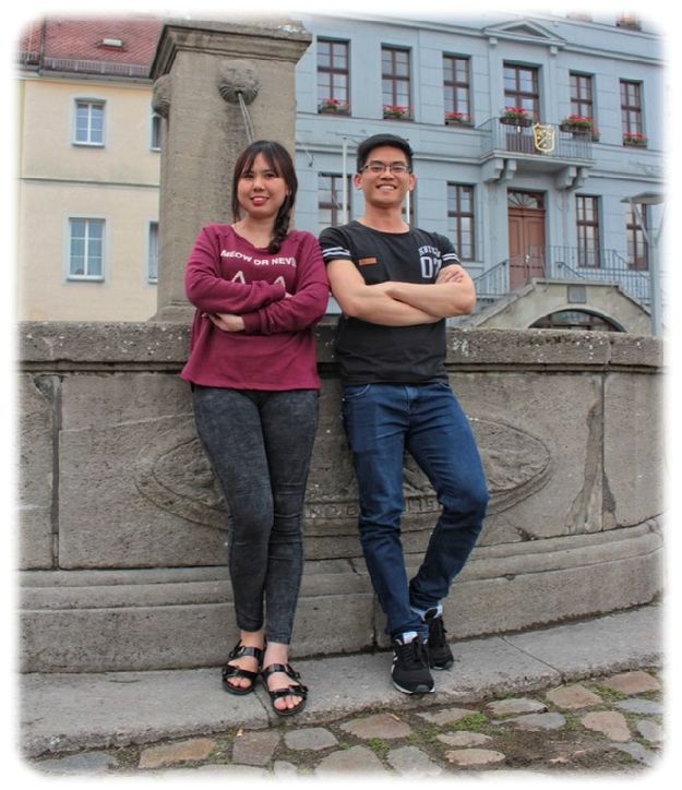 Tien Phucc Long (links) und Nguyen Le Thien Y mögen ihre Arbeit in Deutschland. Sie wollen hier als Krankenpfleger blieben. Foto: Heiko Weckbrodt