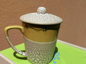 Kaffeetasse im Design Trockenlehm aus vietnamesischer Manufakturarbeit. Foto: Heiko Weckbrodt