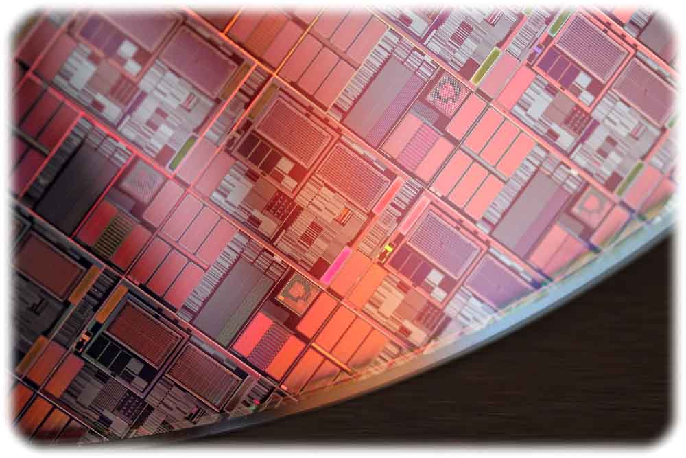 300-Millimeter-Scheibe mit aufprozessierten Test-Chips. Foto. Globalfoundries / Fraunhofer IPMS