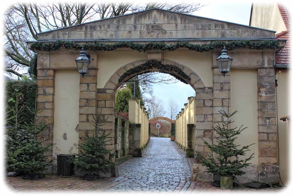  Herzlich Willkommen zur Weihnachtsausstellung heißt es derzeit auf Schloss Burgk. Foto: Peter Weckbrodt