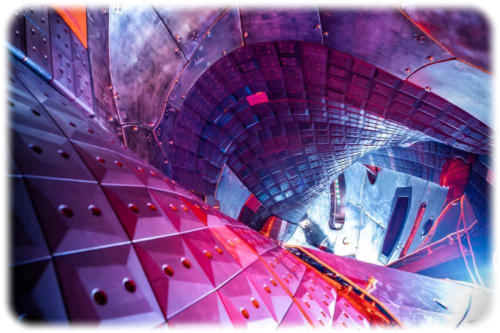Blick in den verdreht geformten Fusionsreaktor Wendelstein 7x in Greifswald. Foto: Jan Hosan für das MPI für Plasamaphysik